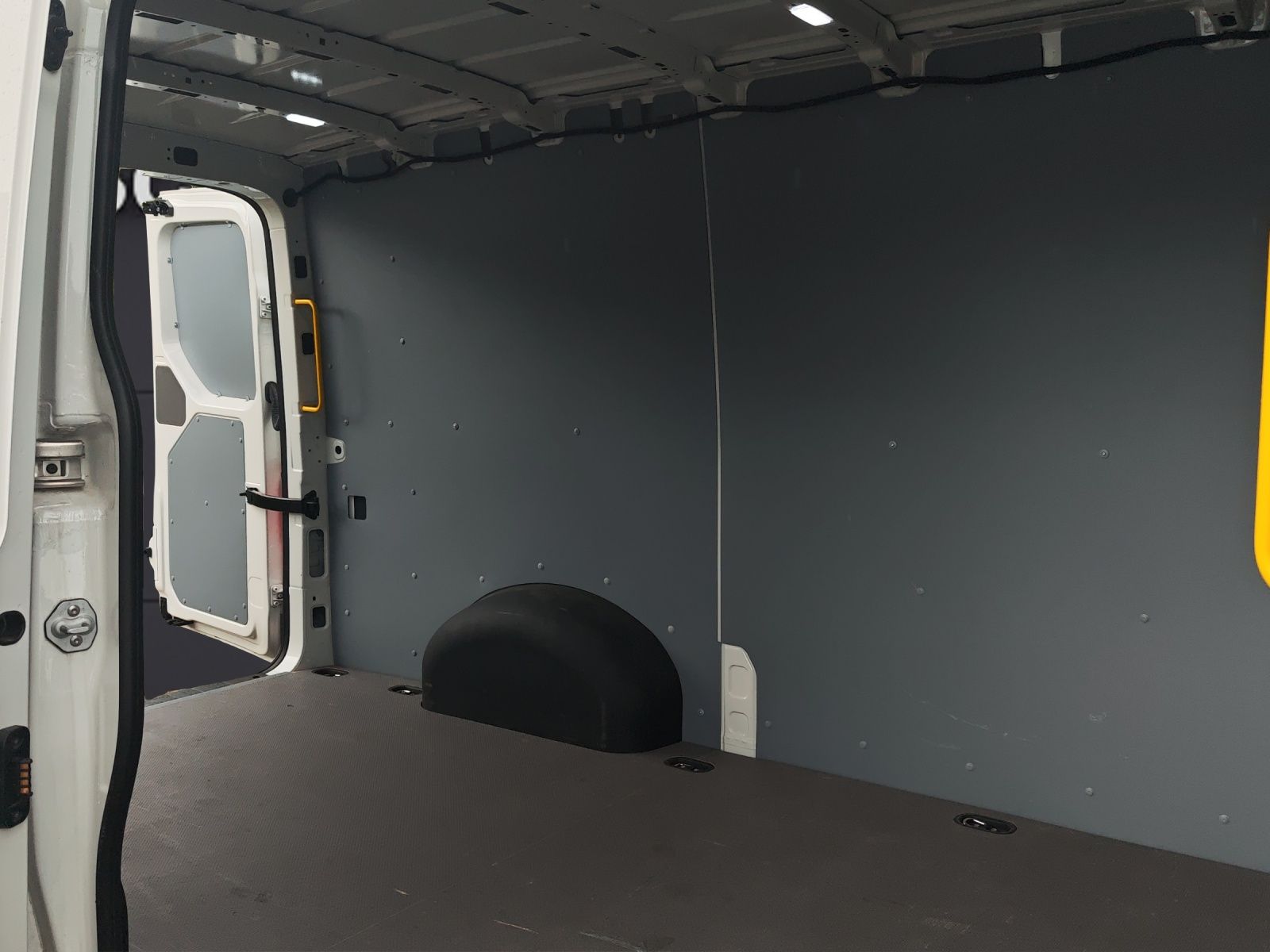 Fahrzeugabbildung Volkswagen Crafter Kasten 35 MR Klima RFK DAB