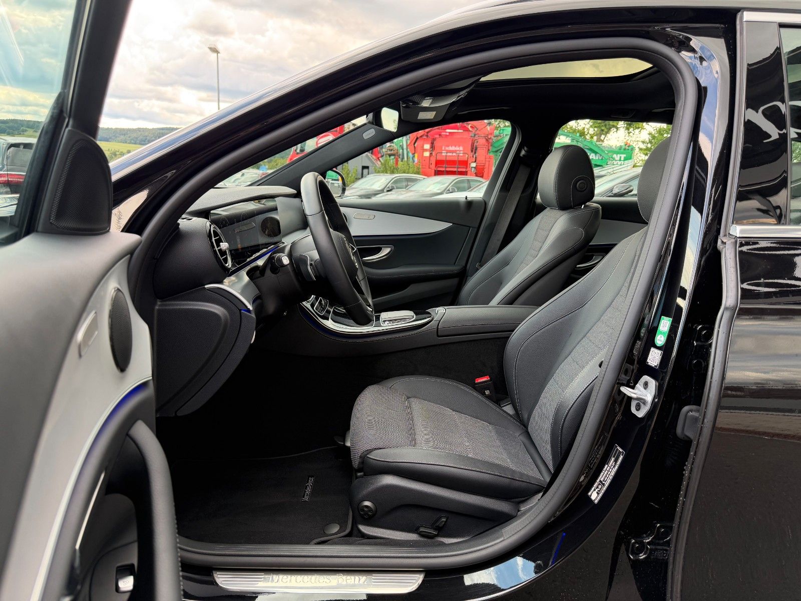 Fahrzeugabbildung Mercedes-Benz E 200d T Avantgarde+Pano+Distr+AHK+360