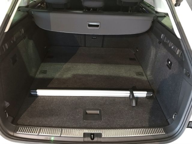 Superb Combi Scout 2.0 TDI 4x4 DSG*BLACK*AHK*