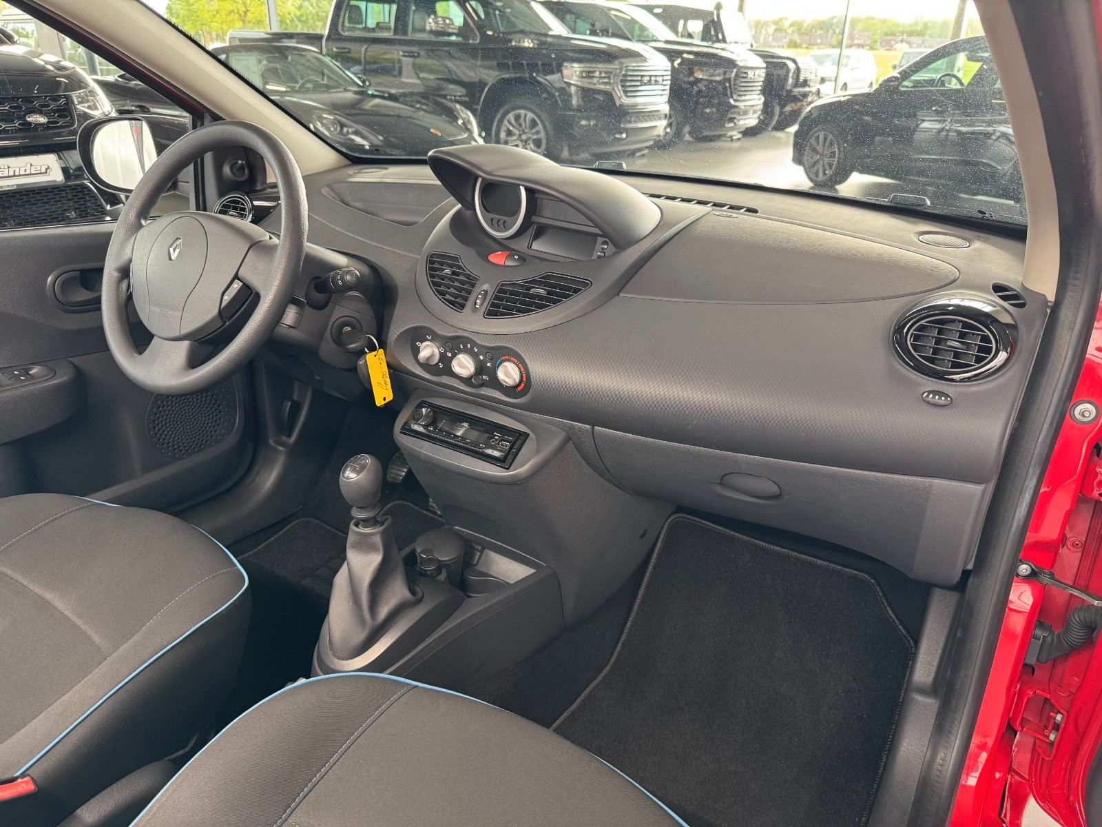 Fahrzeugabbildung Renault Twingo 1.2 Expression "Klima DAB 16"LM Tempomat"