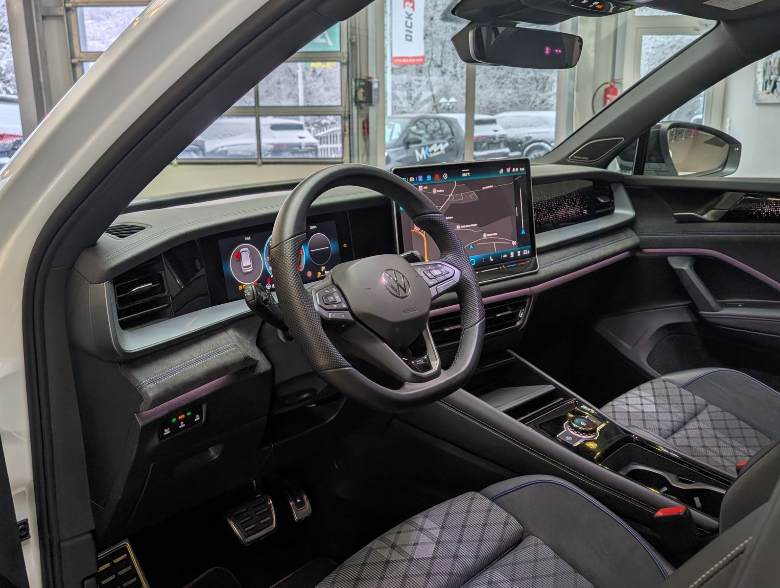 Fahrzeugabbildung Volkswagen Tayron 2.0TDI 4M R-Line Launch Pano Black AHK 20