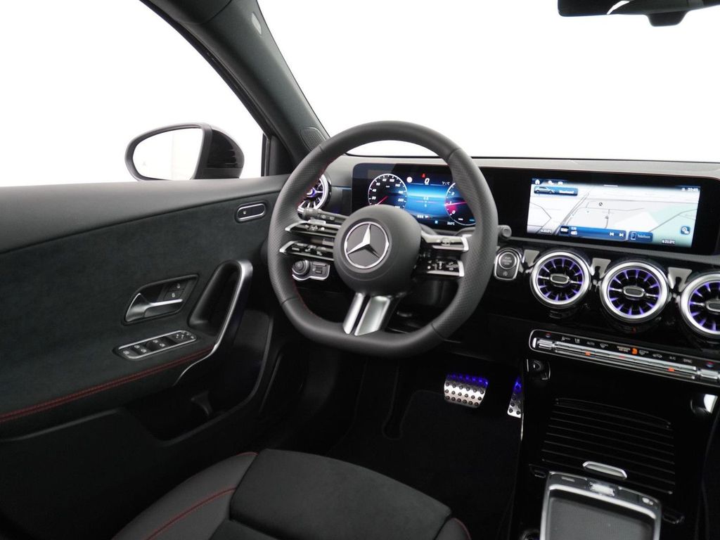 Mercedes-Benz A 180 Star Edition AMG Line | Panorama - Schiebe