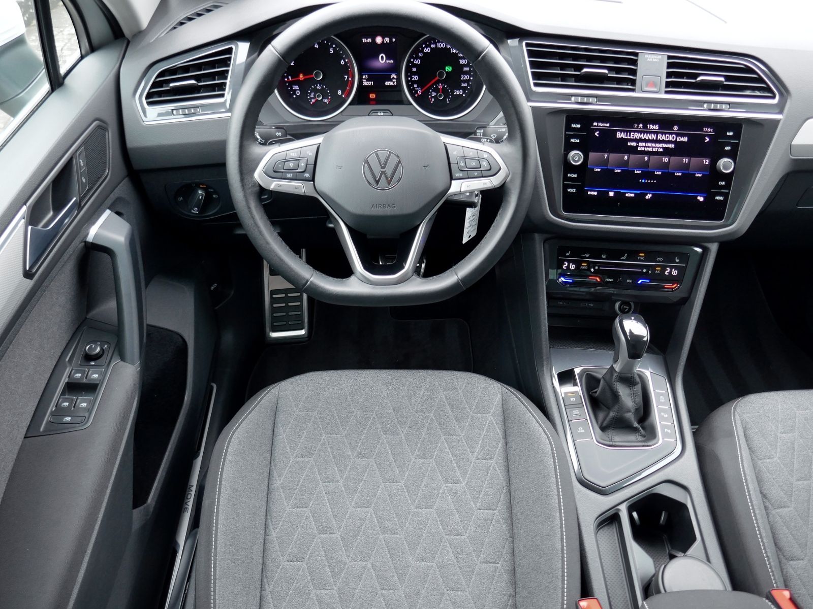 Fahrzeugabbildung Volkswagen Tiguan Move 1.5 TSI DSG | LED RFK ACC Navi