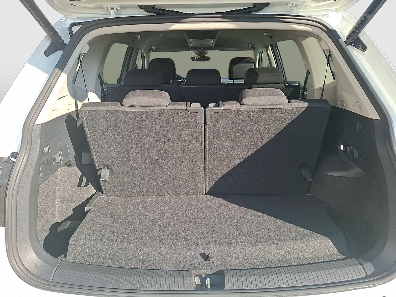 Fahrzeugabbildung Volkswagen Tiguan Allspace TSI Life DSG 7-Si LED Navi VC HU
