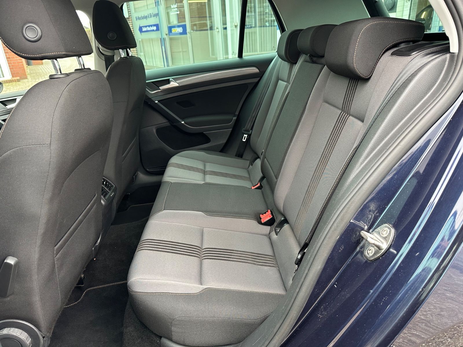 Fahrzeugabbildung Volkswagen Golf VII 1.6 TDI Allstar AHK/BiXenon/BT/GJR