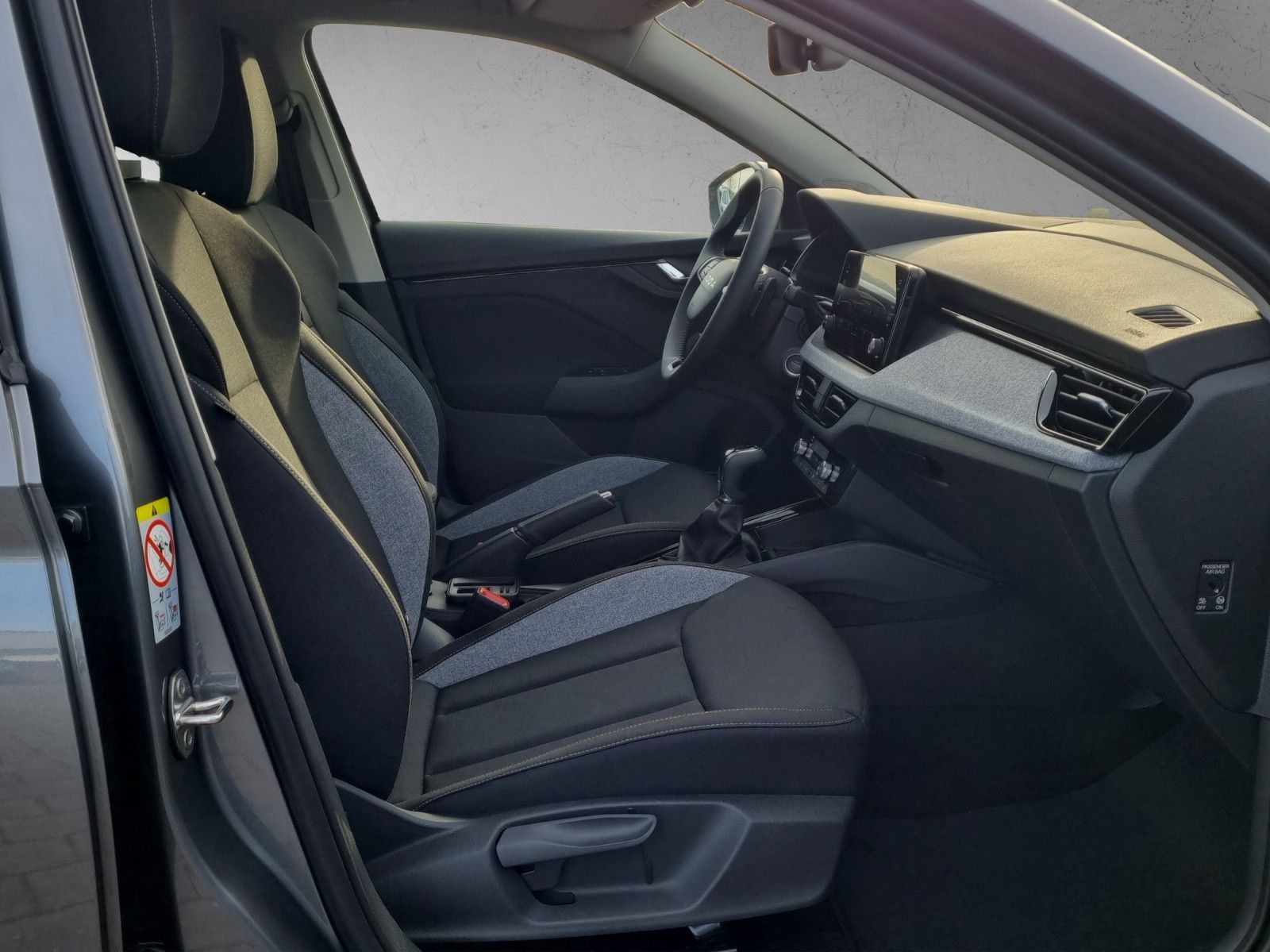 Fahrzeugabbildung SKODA Scala Tour 1,0 TSI DSG Simply Clever Black