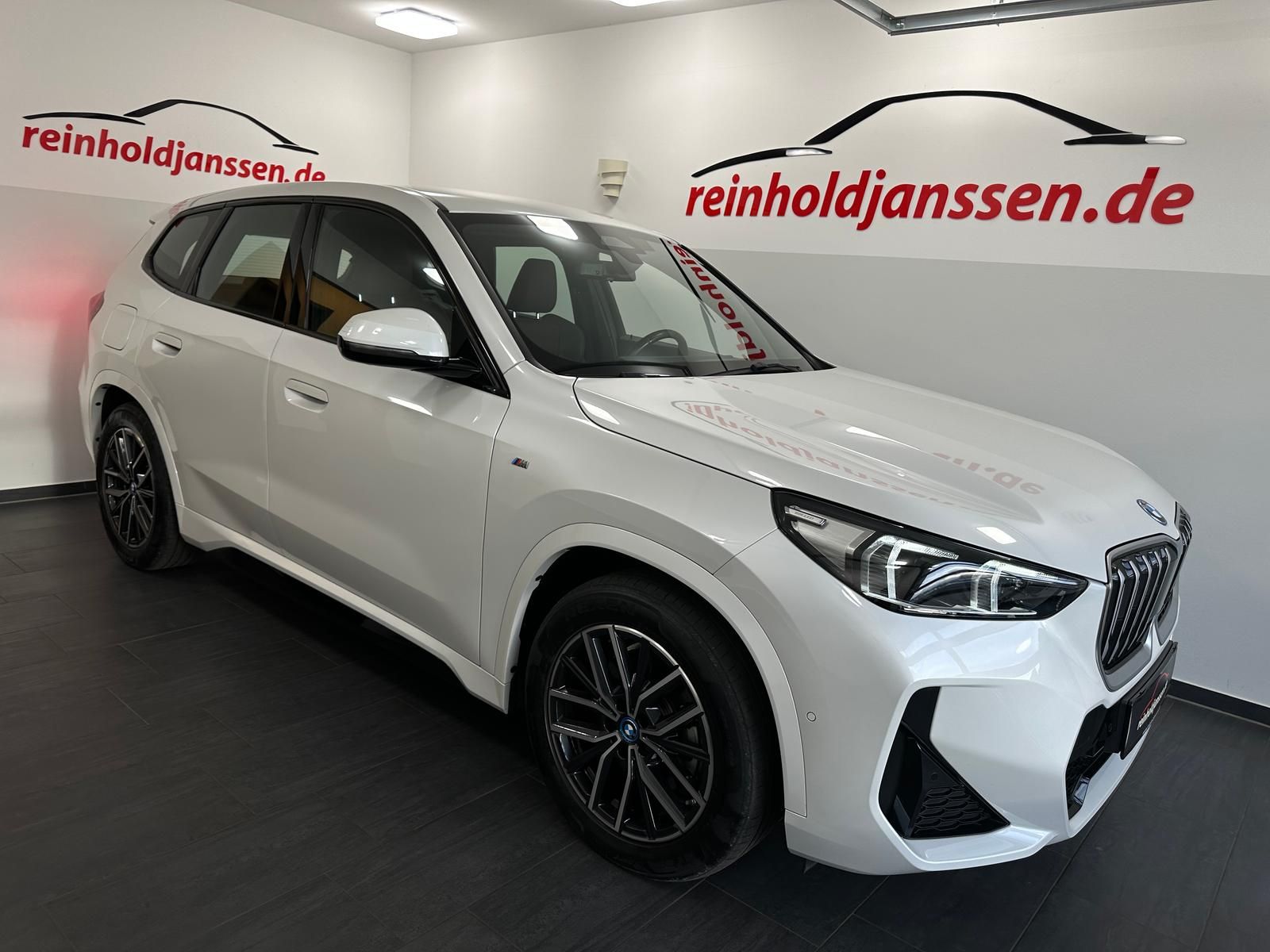 BMW iX1 30 xDrive M Sport Shadow AHK Ad.LED SOH_97% foto 1