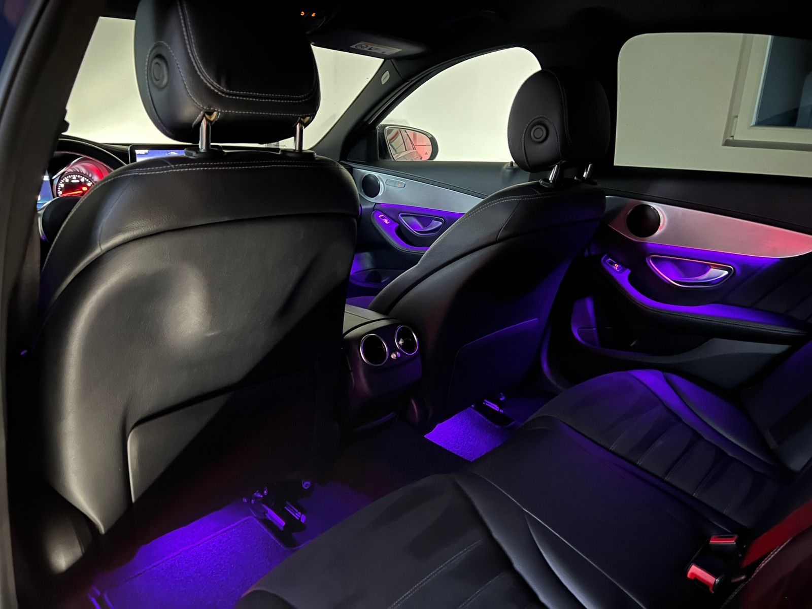 Fahrzeugabbildung Mercedes-Benz C 300 Lim. AMG-LINE/STHZ/LED/KAMERA/AMBIENTE+