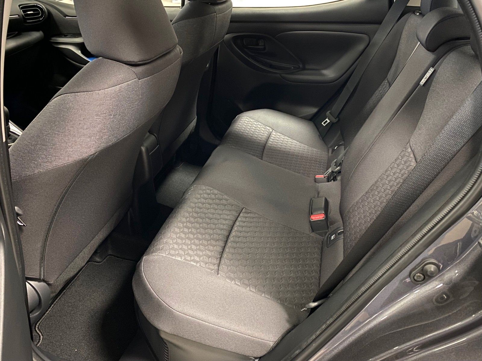 Fahrzeugabbildung Toyota Yaris 1.5 VVT-i Hybrid CVT Comfort+ABNEHMB. AHK