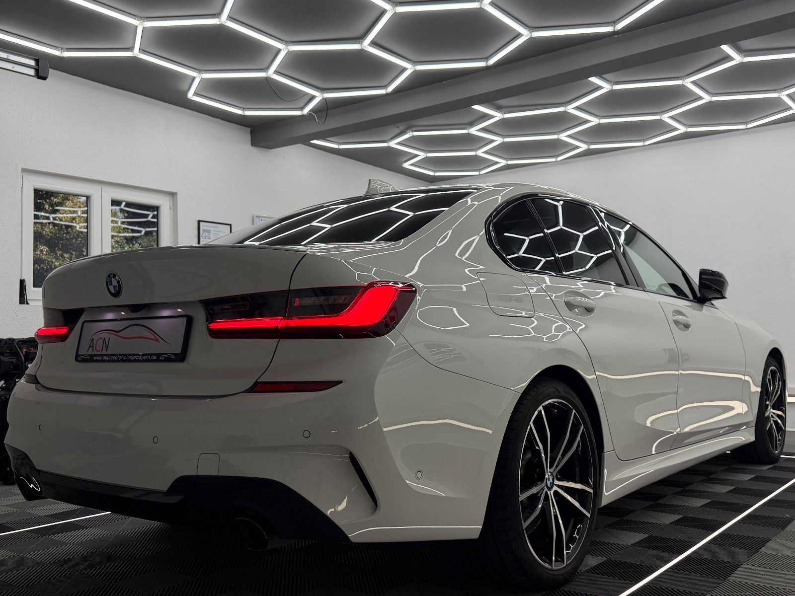 Fahrzeugabbildung BMW 330 i xDrive M SPORT/LASER/HuD/H&K/360*/MEMORY