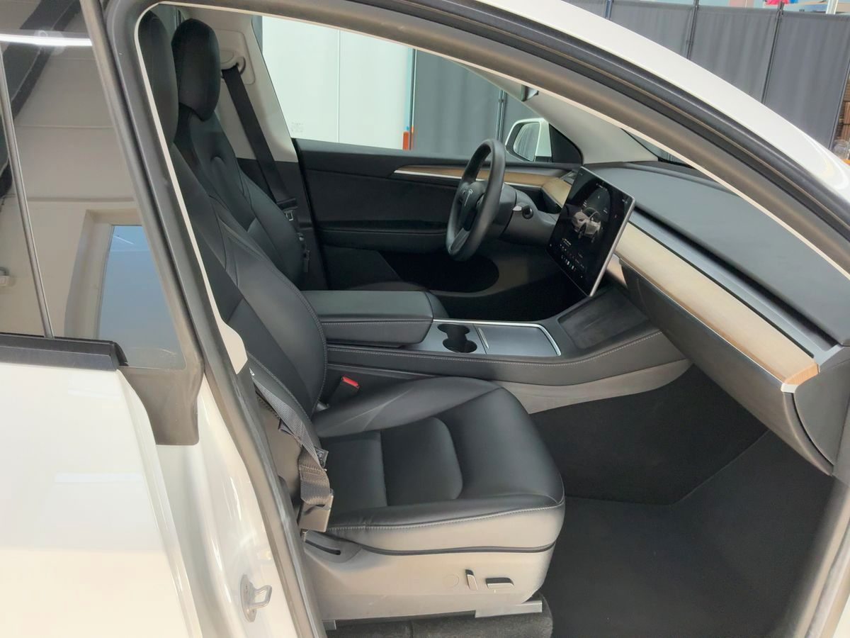 Tesla Model Y LONG RANGE Dual AWD 514PS PARKSENSOREN P foto 4