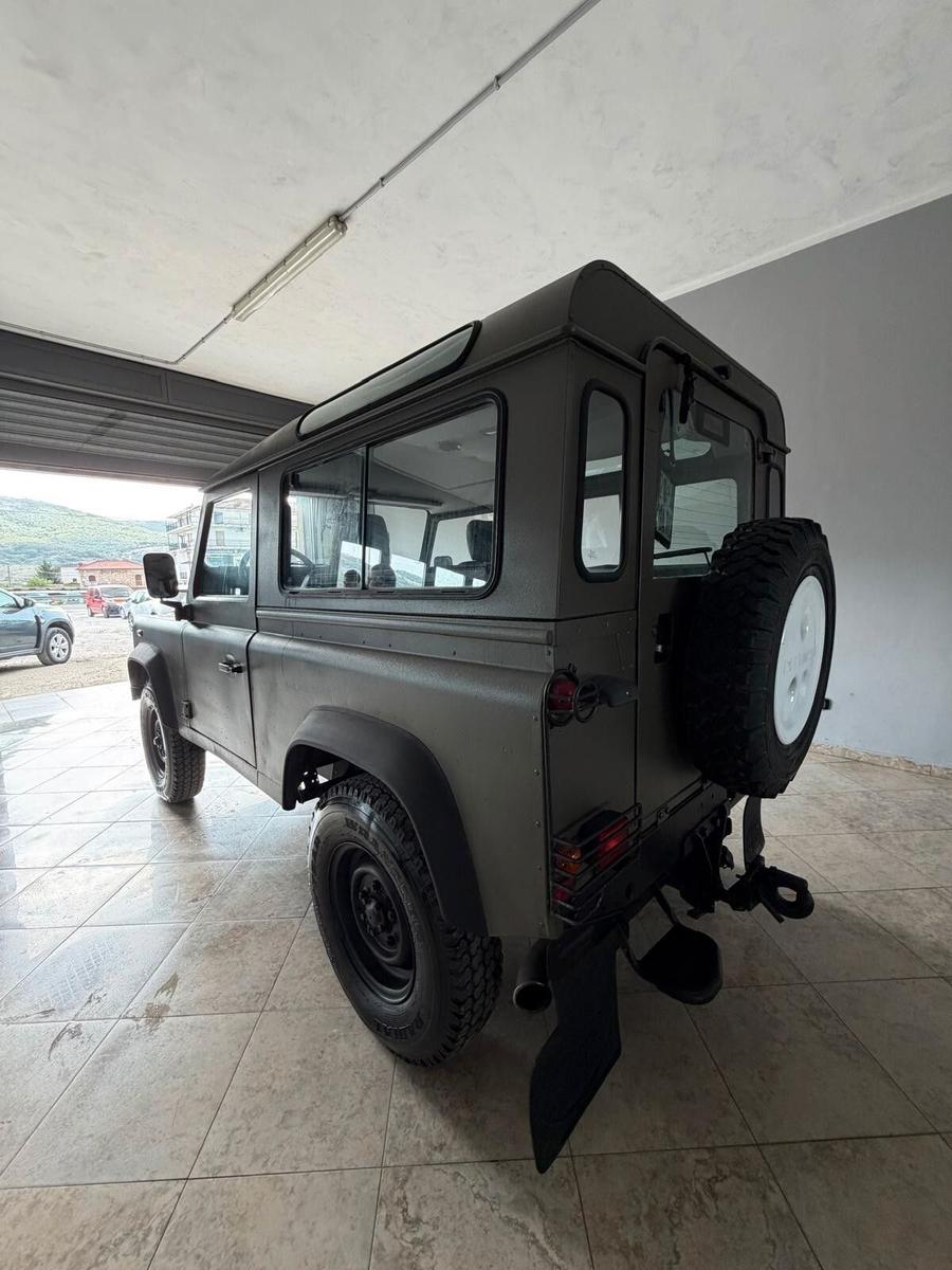 Land Rover Defender 90 2.5 TD5 122ch - Pneus neufs - Chassis sain - Banquette arrière