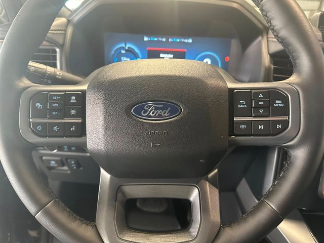 Ford F150 Lightning Lariat grosse Batterie im Vorlauf