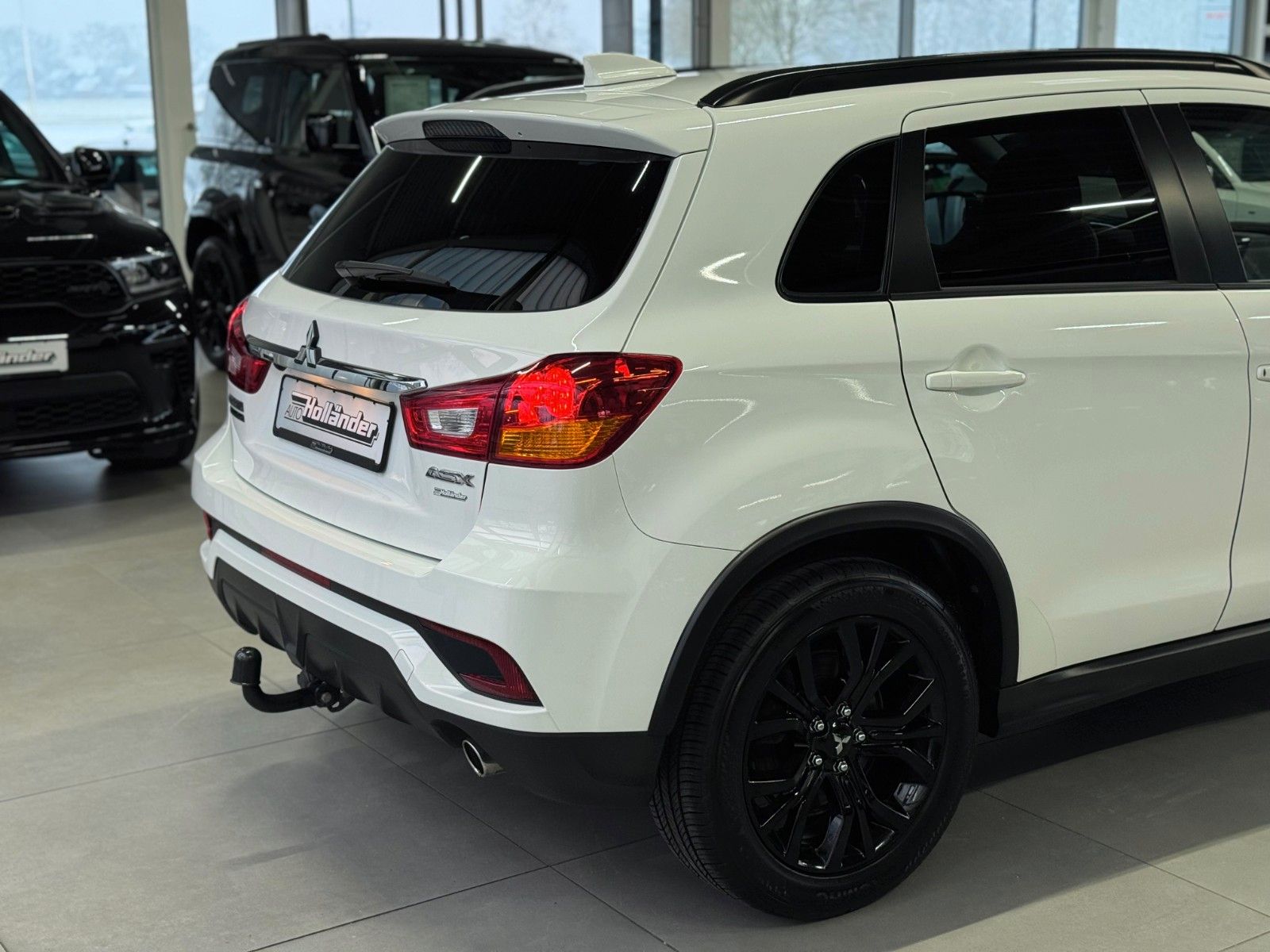 Fahrzeugabbildung Mitsubishi ASX 1.6 Edition+ Black-Paket 2WD "AHK Sitzheizg"
