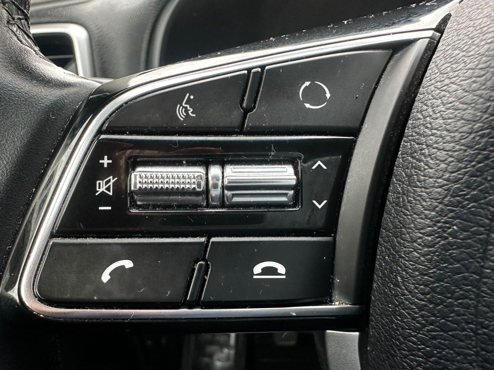Fahrzeugabbildung Kia Sportage 2WD, Klimaaut., Shz, Cam.