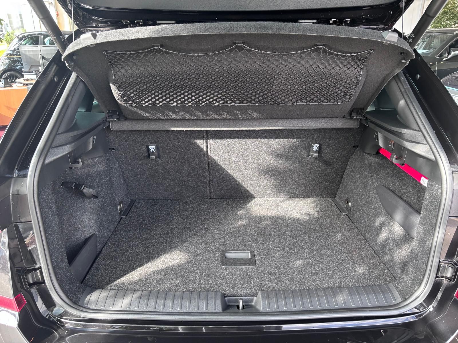 Fahrzeugabbildung SKODA Kamiq 1.5 TSI Clever  NAVI PANO KAMERA
