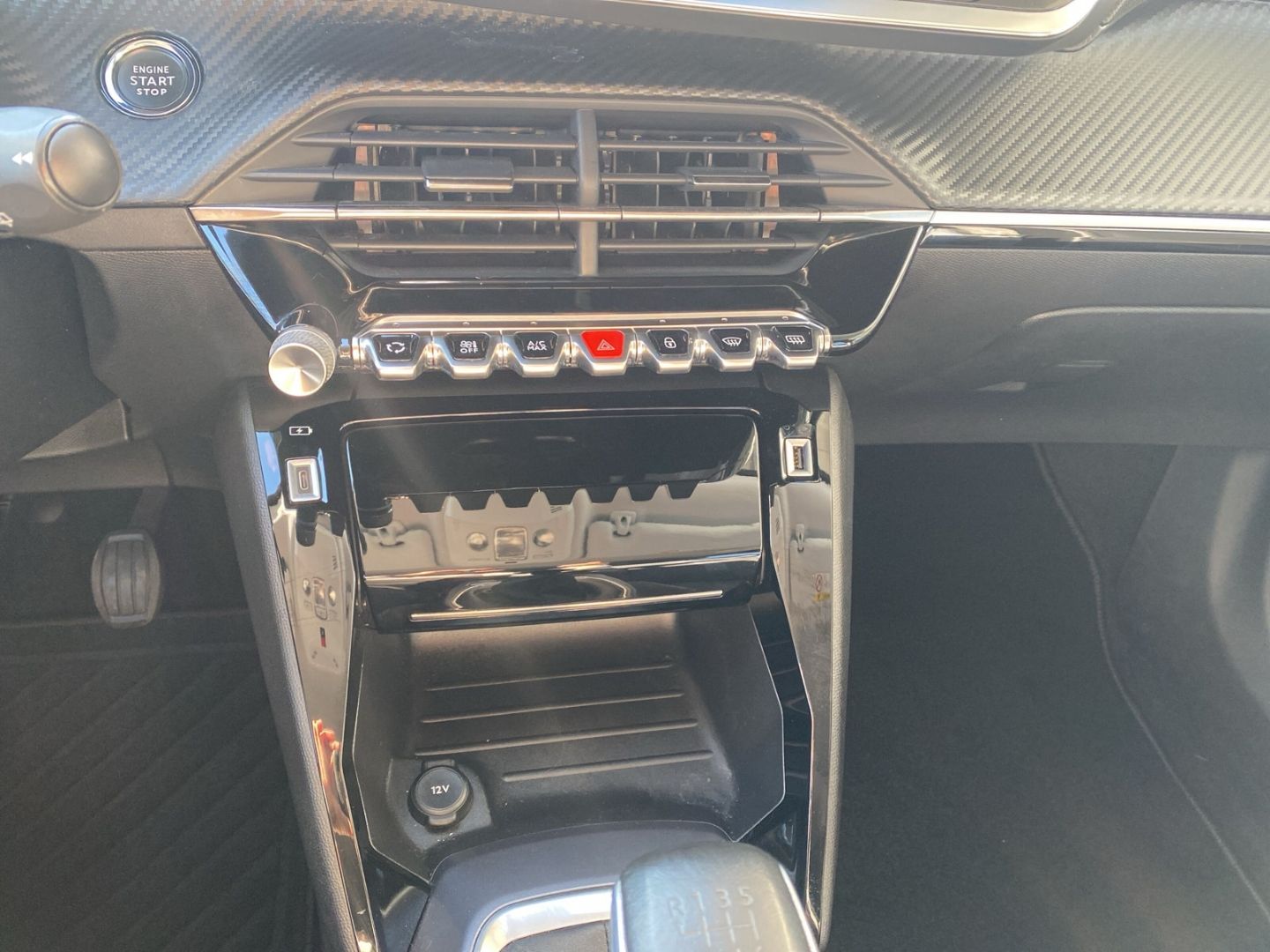 Fahrzeugabbildung Peugeot 2008 Allure 1.2 PureTech 130 EU6d