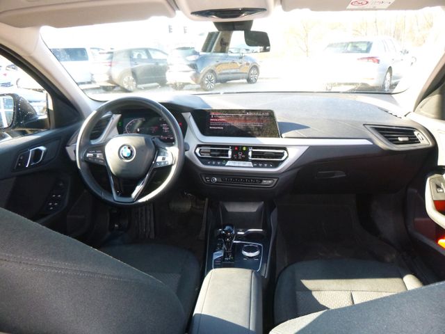 Fahrzeugabbildung BMW 118 i Advantage >AUT/LED/PDC/SHZ<