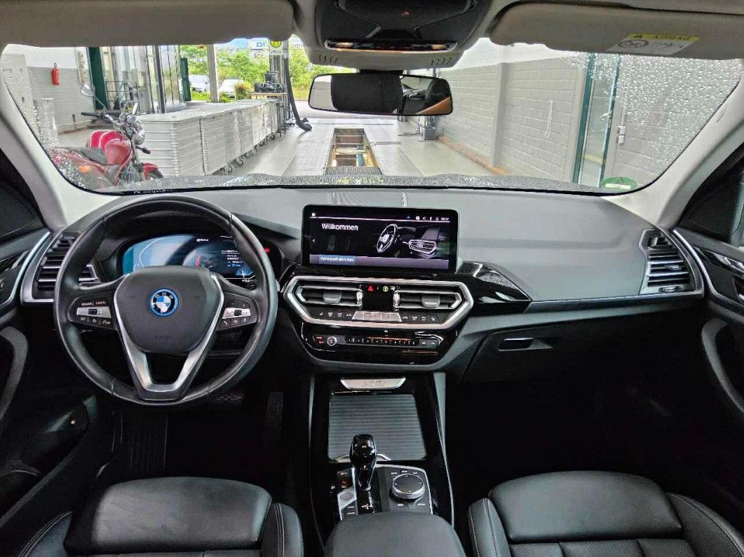 Fahrzeugabbildung BMW X3 xDr. 30e LED+/NAVI+/VIRTU/HIFI/SHZ/RFK/AHK/8F