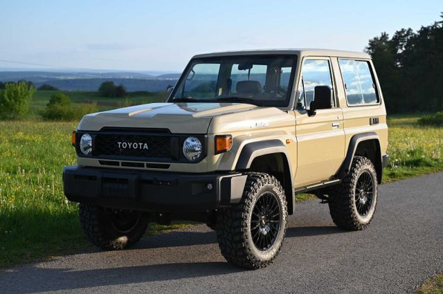 Toyota Land Cruiser GRJ 71 4.0 V6 5-Gang NESTLE OFFROAD