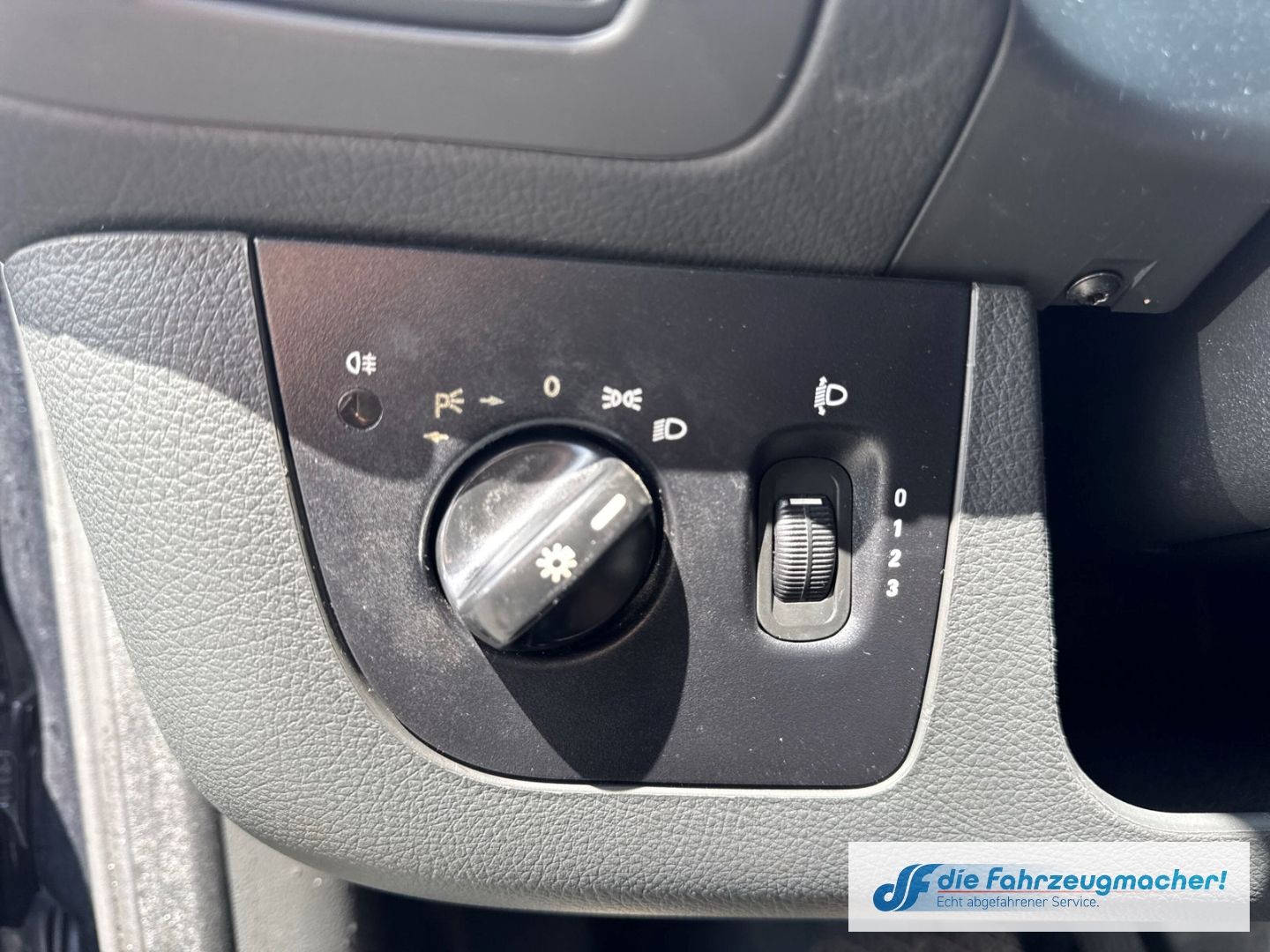 Fahrzeugabbildung Mercedes-Benz Vaneo Compact Van El. Panodach Leder *EXPORT