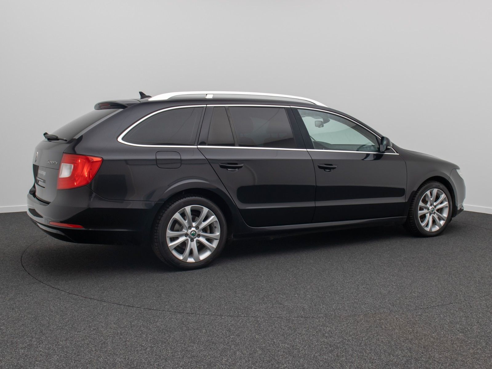 Fahrzeugabbildung SKODA Superb Combi Family PDC Sitzhzg Tempomat Comfort