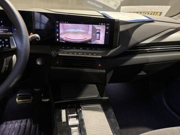 Fotografie 20 des Opel Astra Sports Tourer 1.2 Turbo Automatik Ultimate