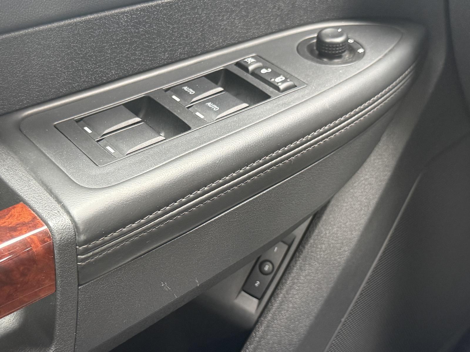 CHRYSLER AUTRES C TOURING 3.0 CRD 1.HAND,AUTOMATIK,NAVI,XENO | 218 ch | BVA | RÉGLAGE ÉLECTRIQUE DES SIÈGES AVEC FONCTION MÉMOIRE | VOLANT EN CUIR