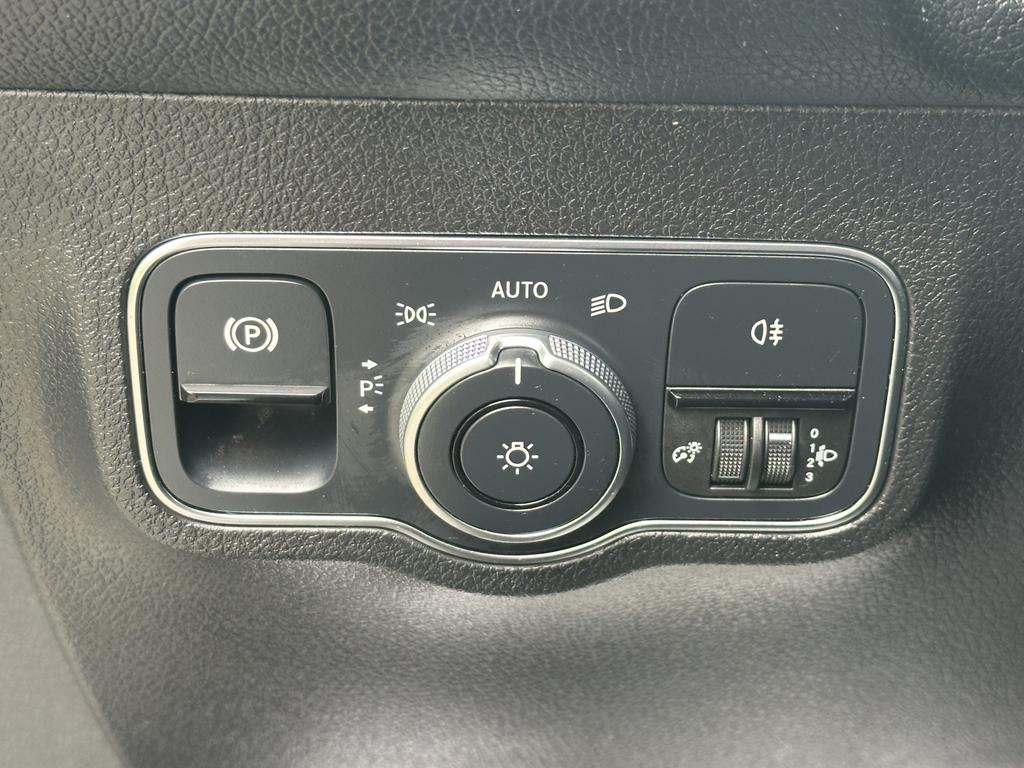 Mercedes-Benz GLB 180