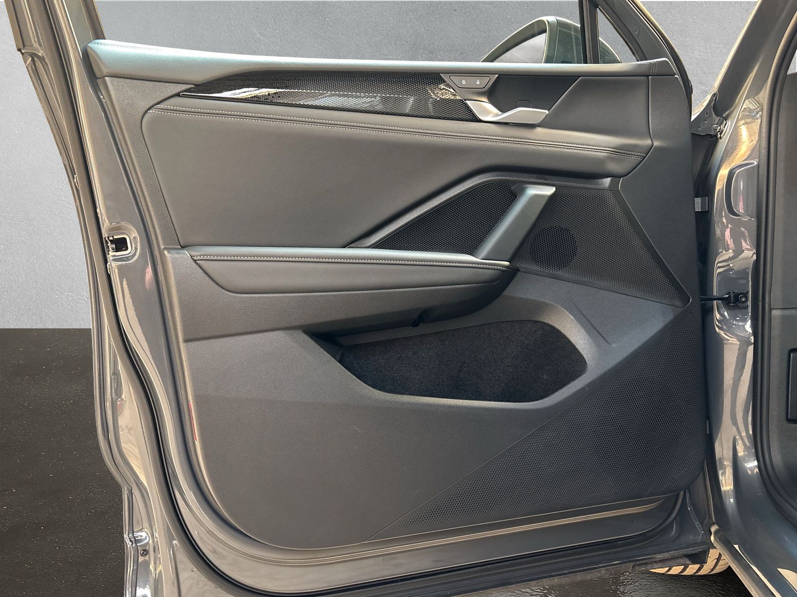 Fahrzeugabbildung Volkswagen Tiguan Life 2.0 TDI 4Motion DSG AHK Standheizung