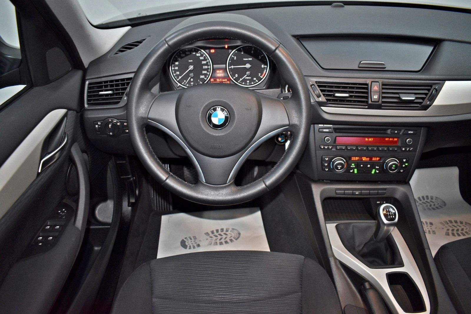 Fahrzeugabbildung BMW X1 18 i sDrive, Panorama-SD,PDC,Shzg.