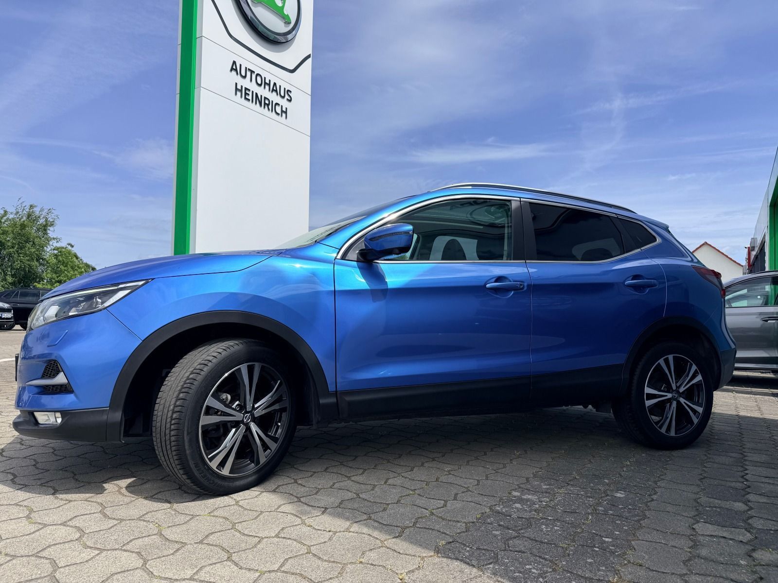 Fahrzeugabbildung Nissan Qashqai 1.3 DIG-T 117 kW N-Connecta