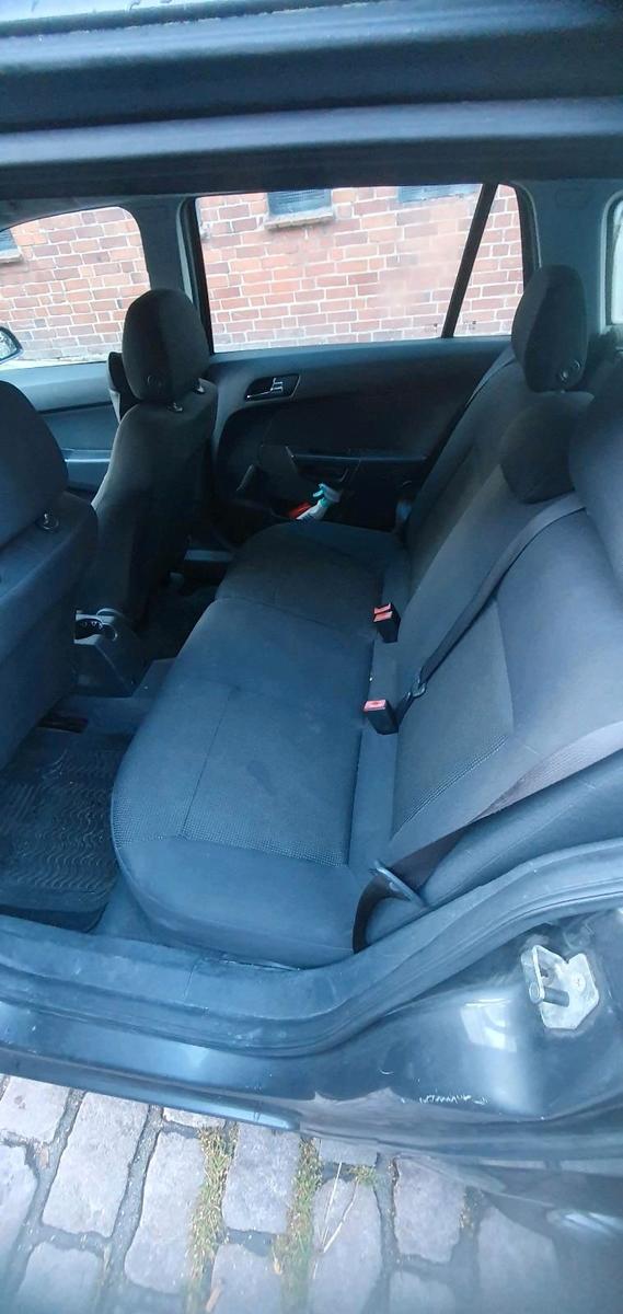 Opel Astra 2009 — photo 10