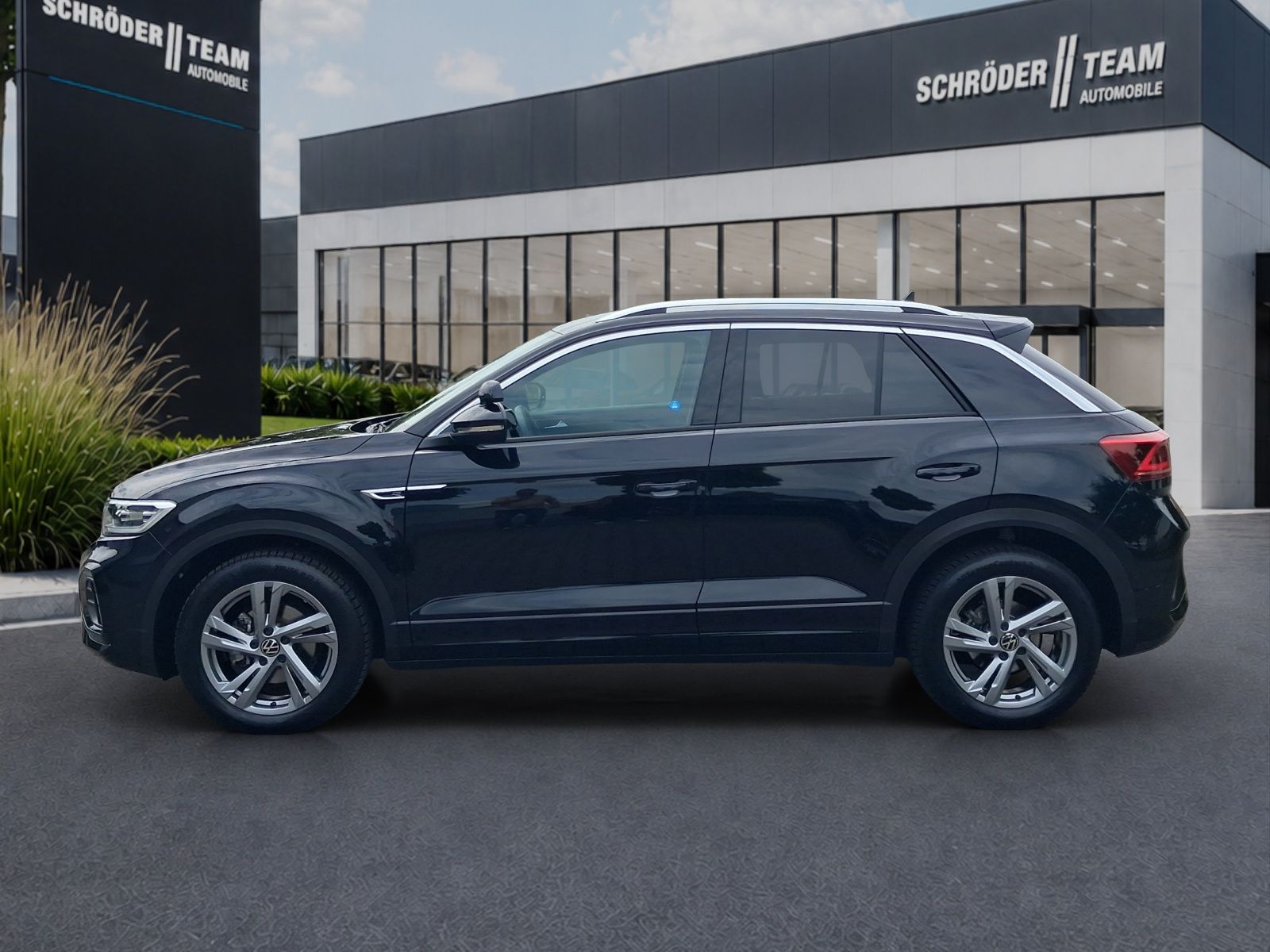 Volkswagen T-Roc 1.5 l TSI DSG R-Line AHG 1.Hd foto 2