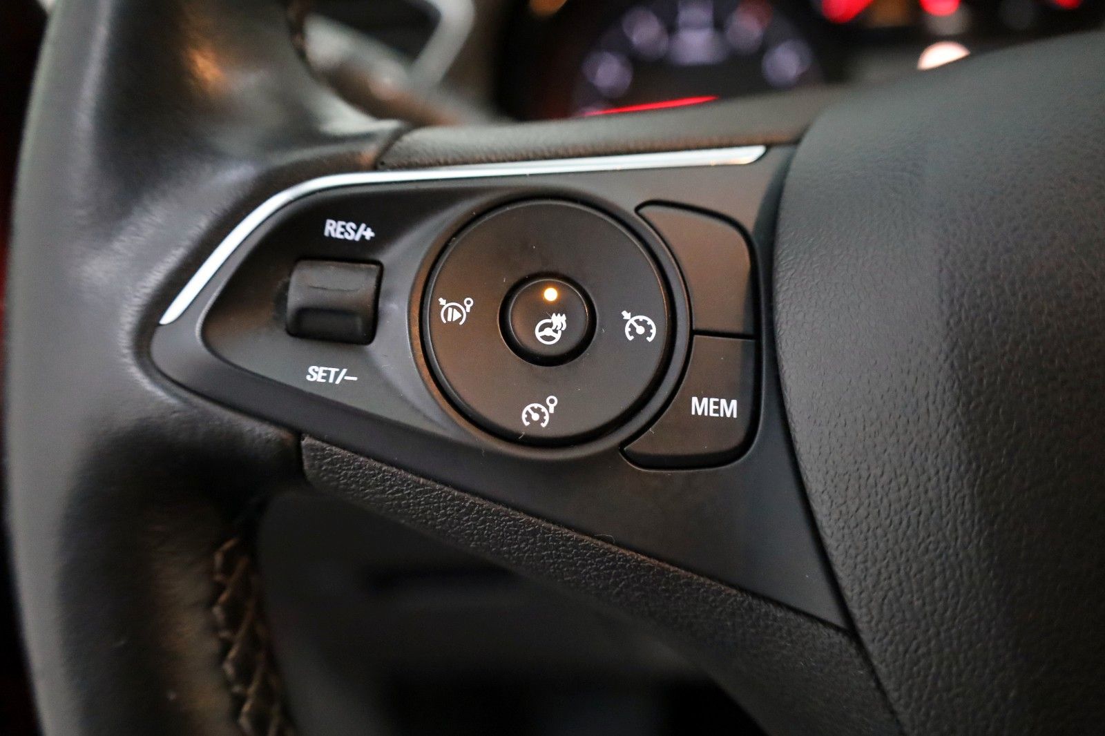 Fahrzeugabbildung Opel Grandland (X) Opel 2020 LED,Kamera,AHK,SR+WR