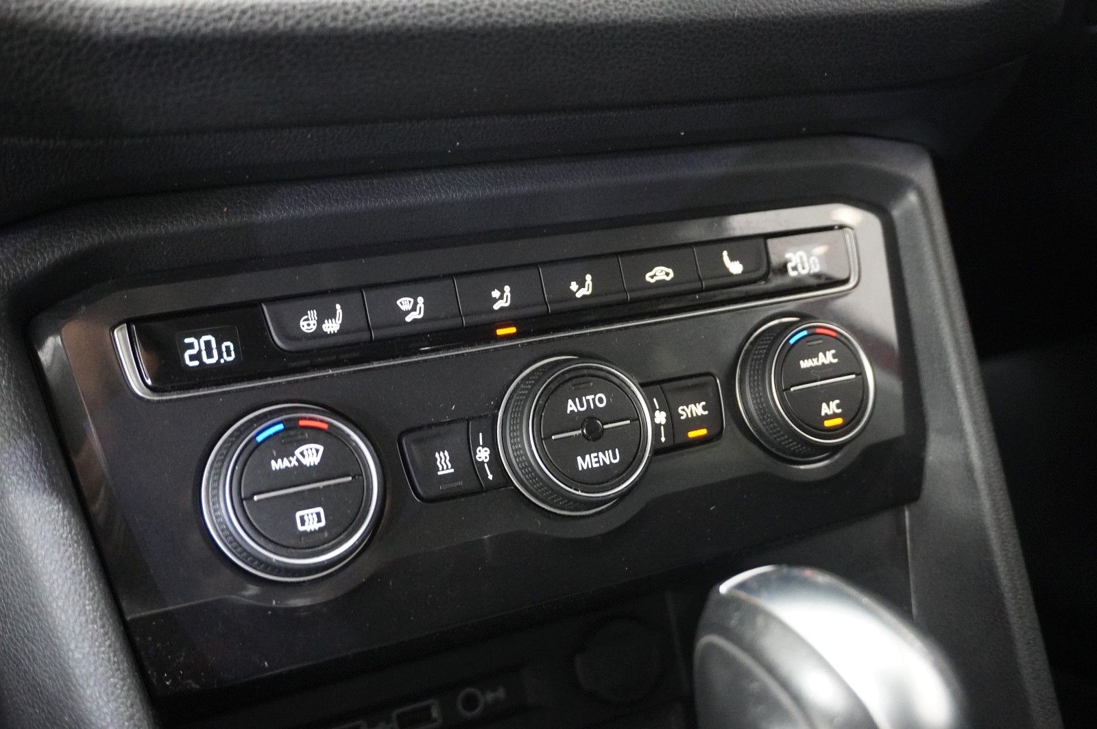 Fahrzeugabbildung Volkswagen Tiguan Allspace 2.0D 4M R-LINE 7-SITZER NAVI/AHK