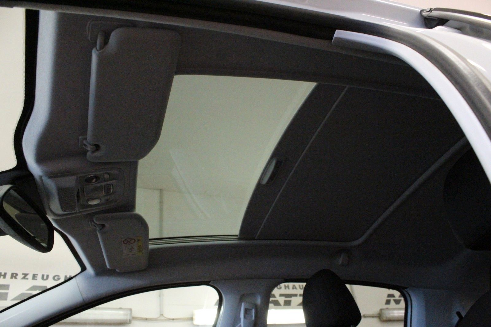 Fahrzeugabbildung Peugeot 208 PureTech 110 Edition Panoramadach*Sitzheizun