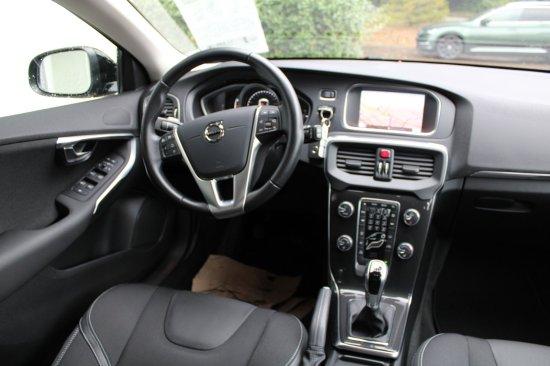Volvo V40 T2 Momentum  LED Navigation Klimaautomatik P