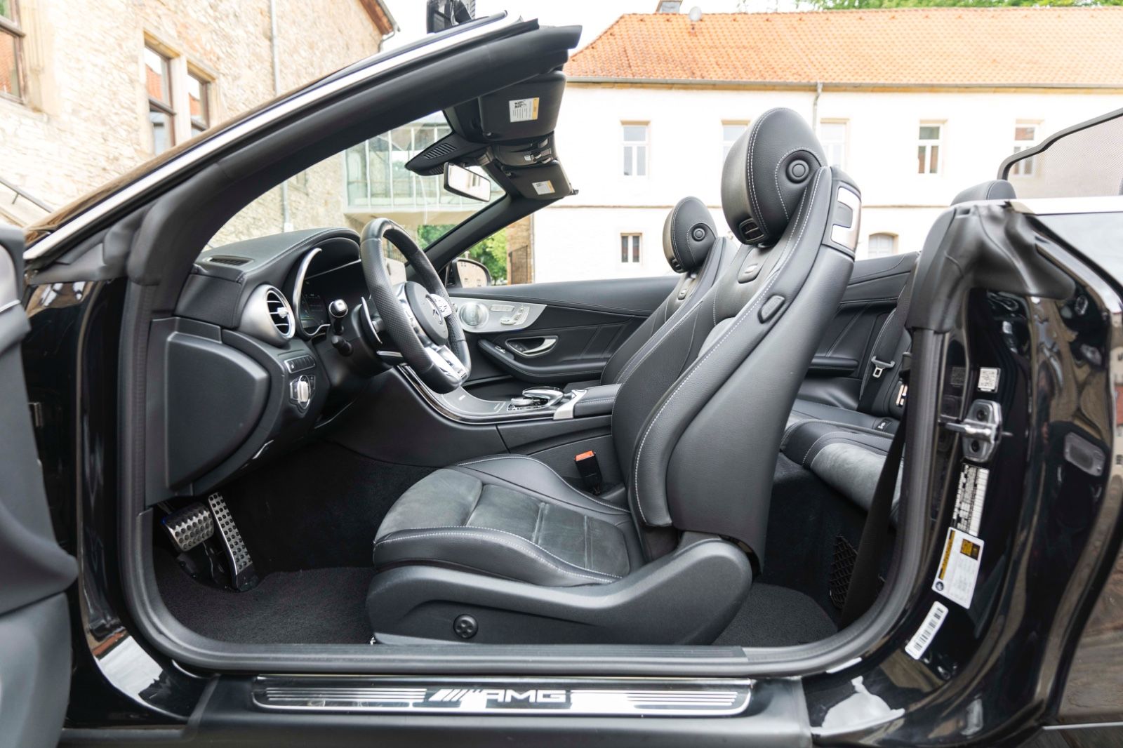 Fahrzeugabbildung Mercedes-Benz C 63 AMG  CABRIO AMG LED BURMESTER NAV KAMERA