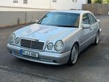 Mercedes-Benz E 55 AMG AMG - silberne Mercedes-Benz E 55 AMG