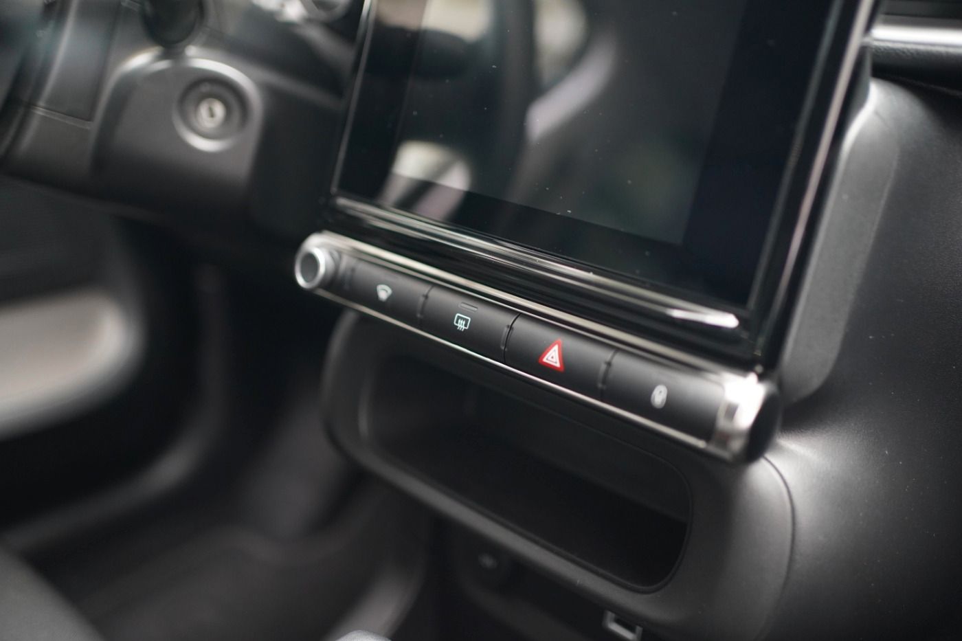 Fahrzeugabbildung Citroën C3 PureTech 110 EAT6 Shine Automatik Sitzheizung