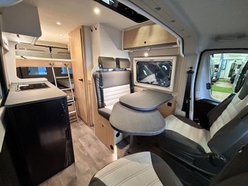 Sunlight Adventure Cliff 601 RT Stockbetten+Aufstelldach