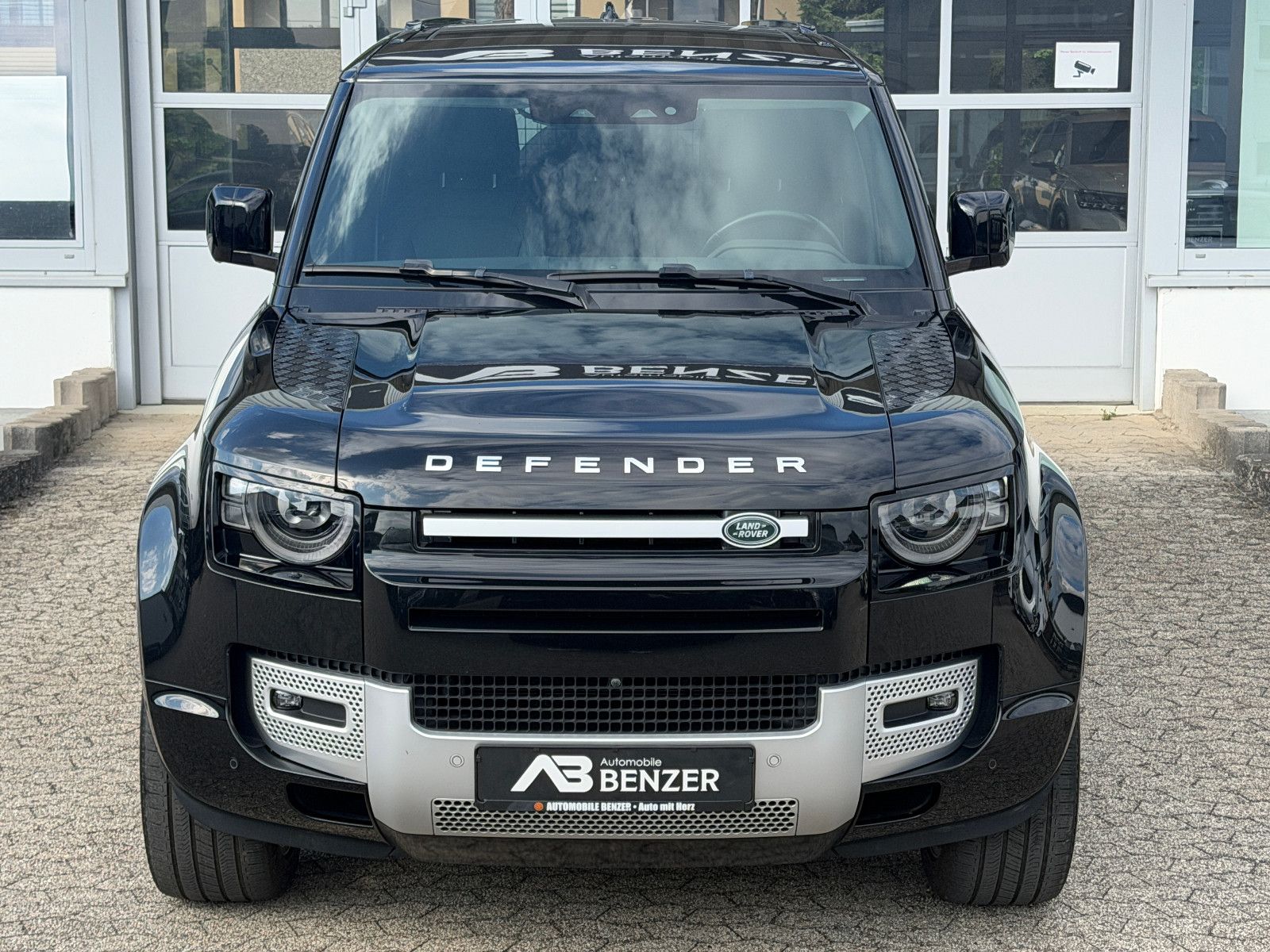 Fahrzeugabbildung Land Rover Defender 110 XS Edition/PANO/AHK/MERIDIAN/3D-KAM