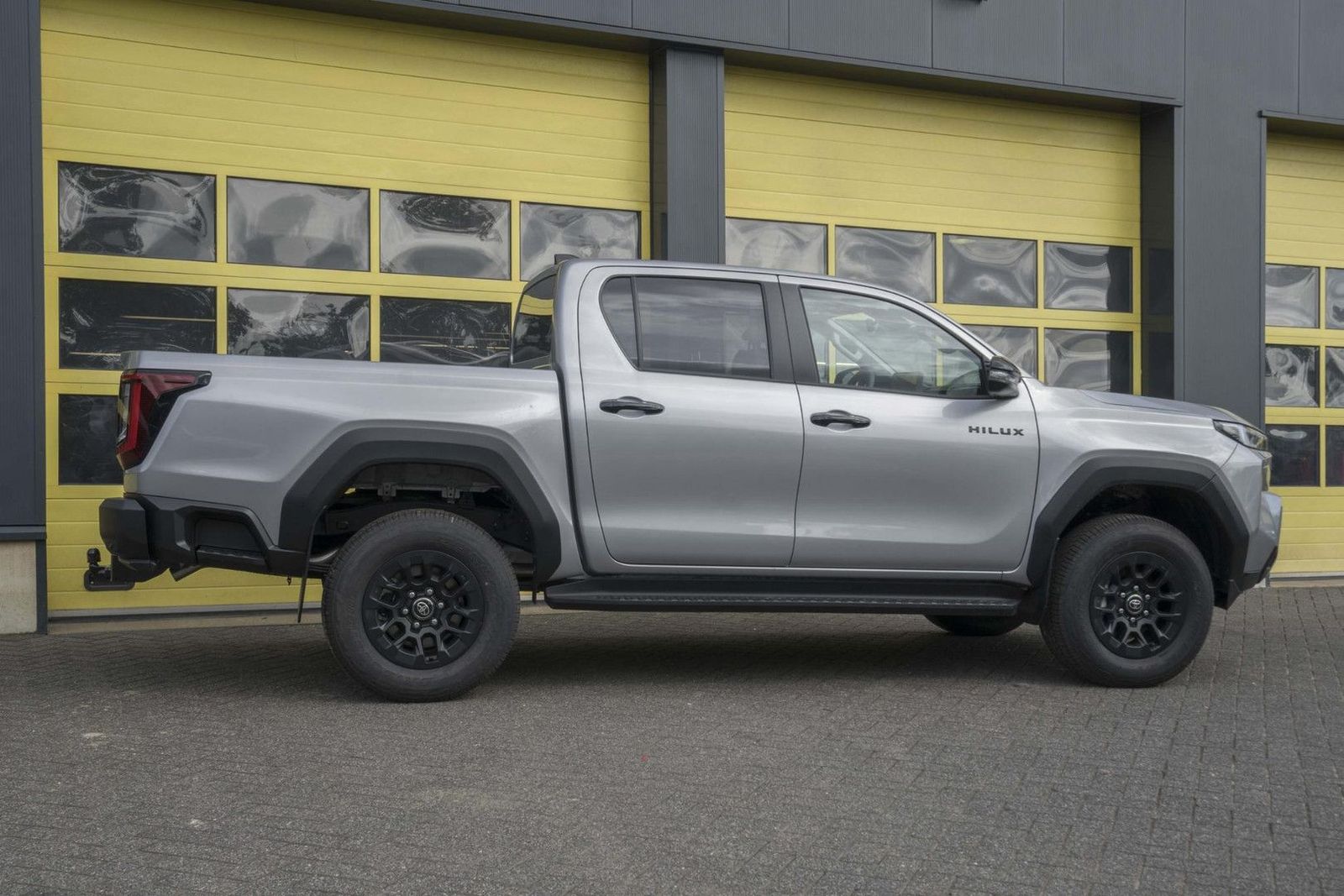 Toyota Hilux 2.8 D-4D MHEV Double Cab Auto 4WD Comfort imagem 3