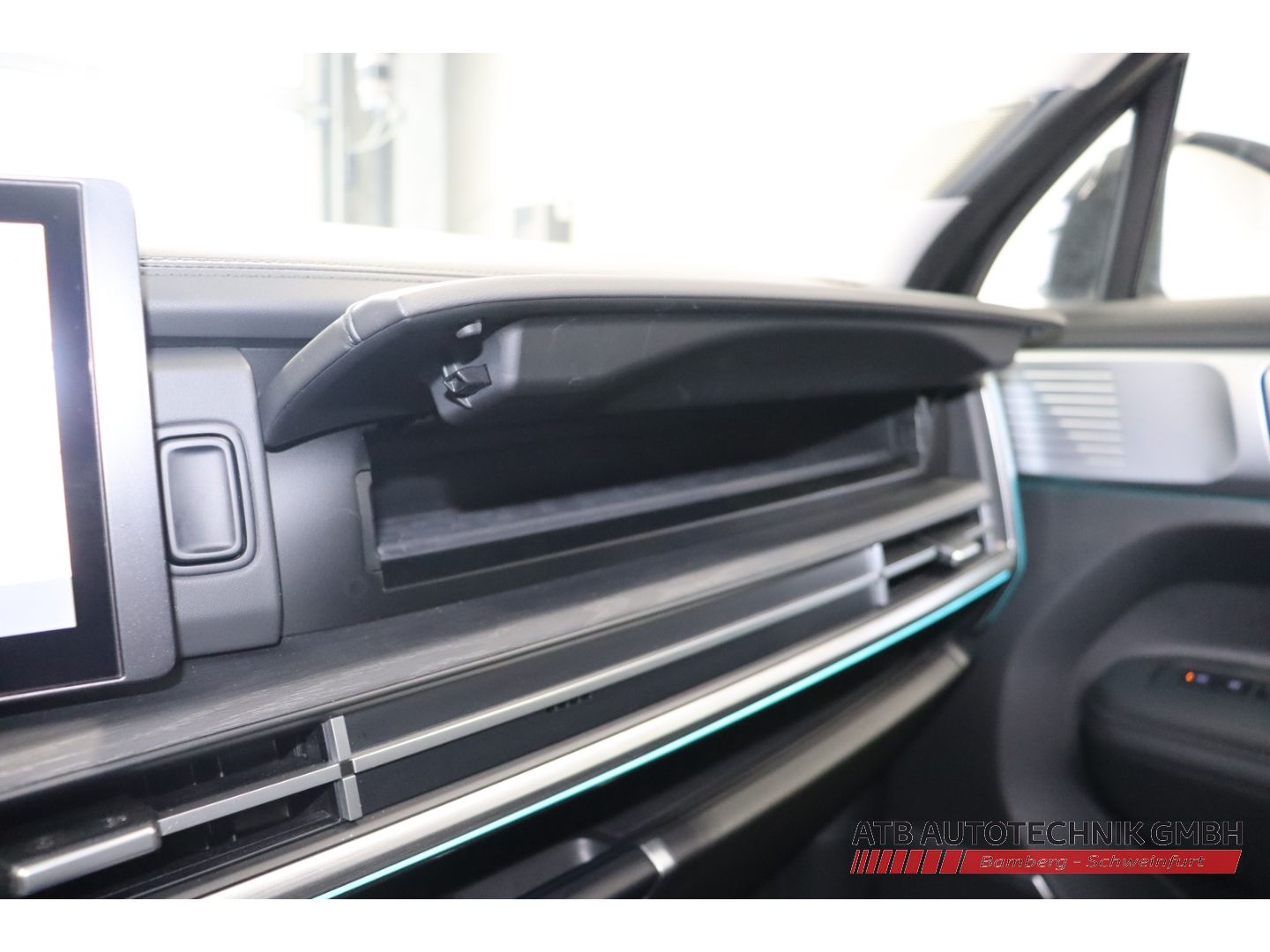 Fahrzeugabbildung Hyundai SANTA FE Signature 5-Sitzer 1.6l Hybrid 2WD Navi
