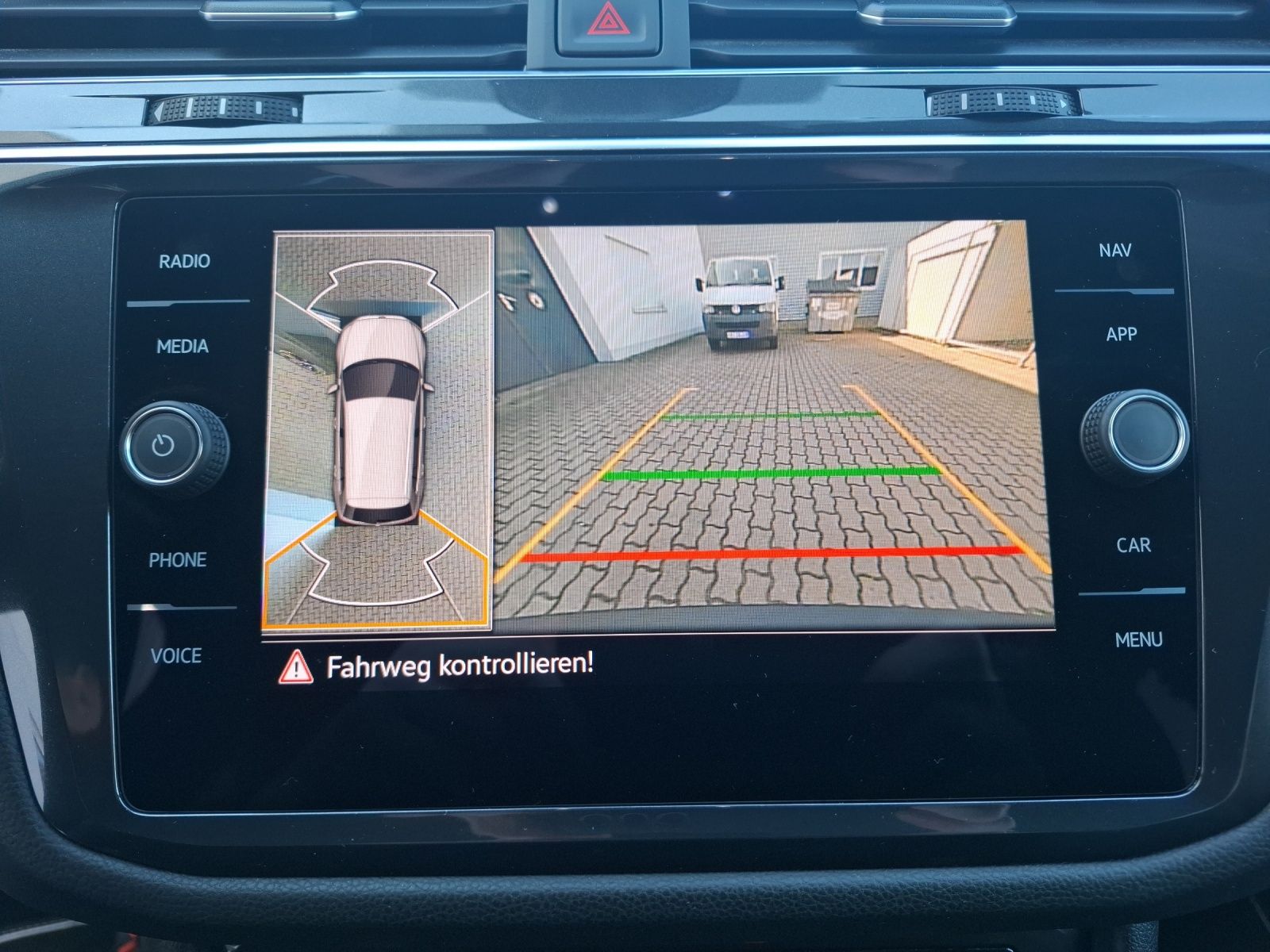 Fahrzeugabbildung Volkswagen Tiguan Allspace TDI R-Line DSG 4M Matrix AHK Nav