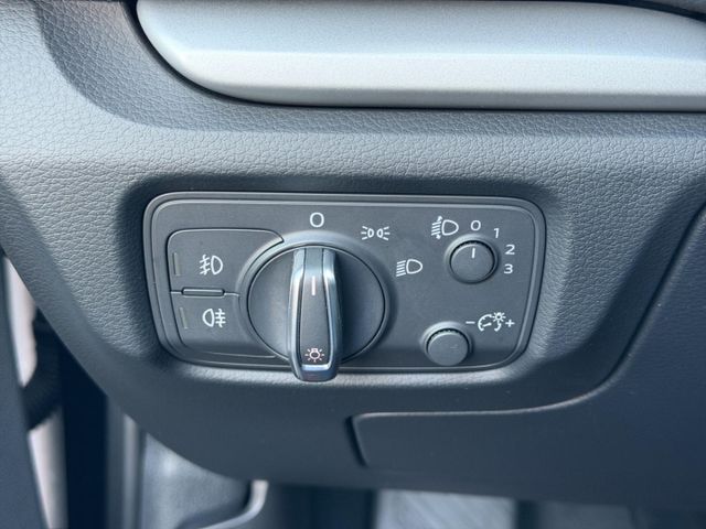 Audi A3 1.2 TFSI Attraction °AHK°SHZ°AAC°Allwetter°