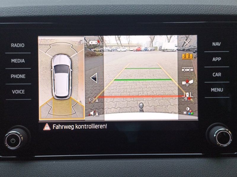 Fahrzeugabbildung SKODA Karoq 1.5 TSI Sportline DSG  AHK+ACC+NAVI+MATRIX