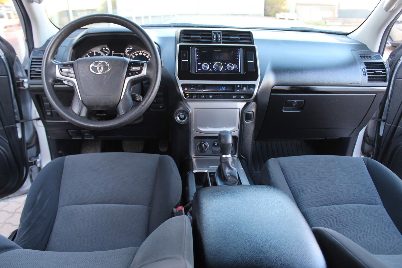 Toyota Land Cruiser Basis 2.8 Automatik*4x4*AHK*PDC*GJR foto 21