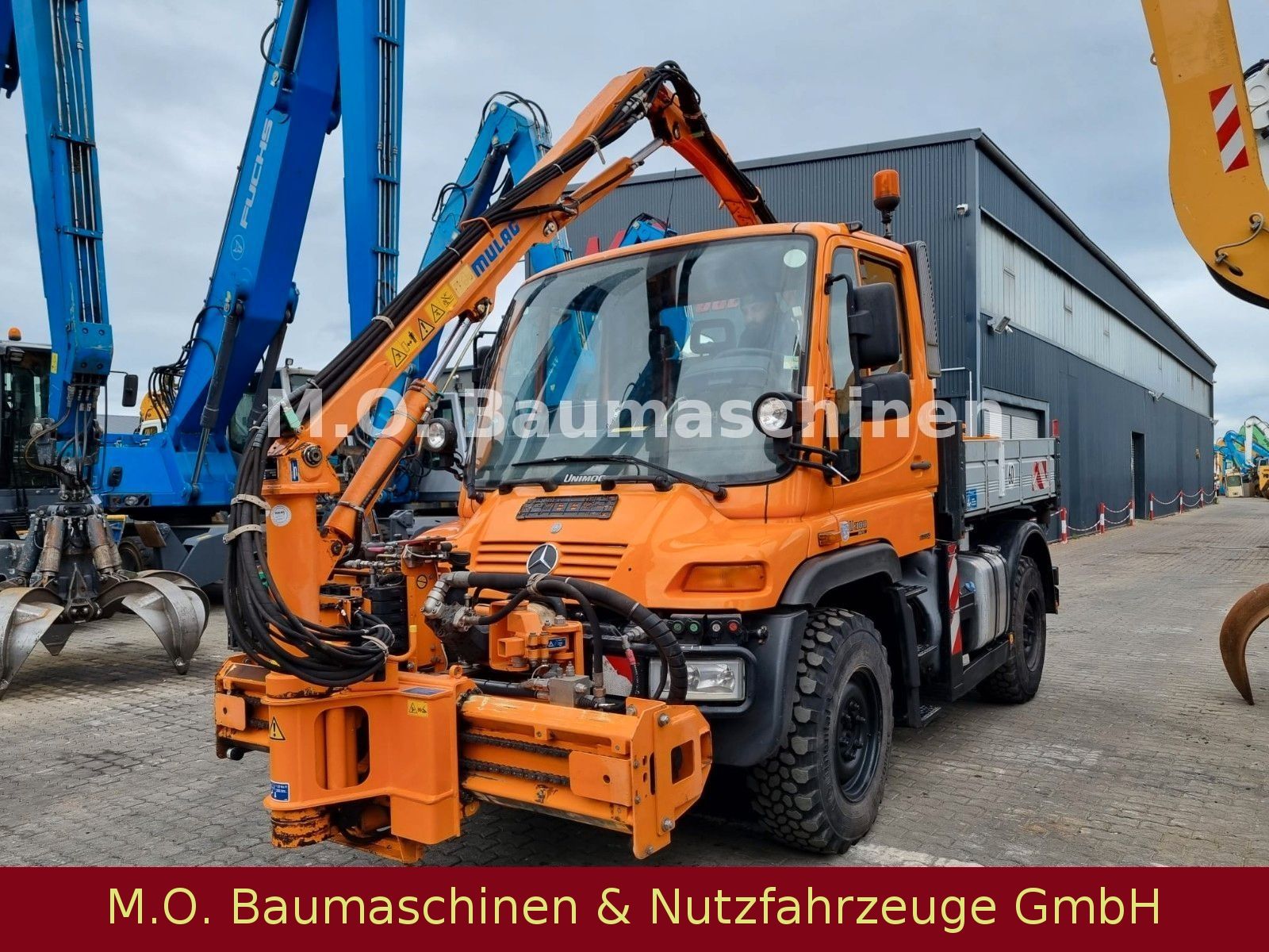 Fahrzeugabbildung Unimog U 300 Plus / Mulag  / Mähgerät / Schere / Bürste